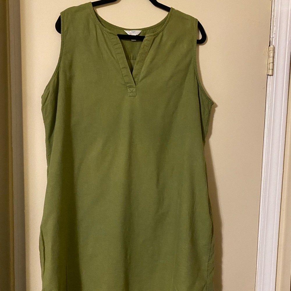 Time and Tru Green Relaxed Midi Dress